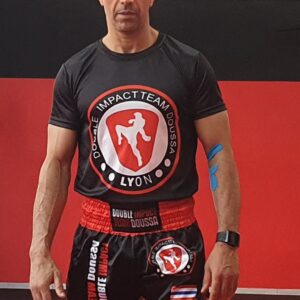 Voici l'ensemble short + T-shirt du Club Double Impact Team Doussa !